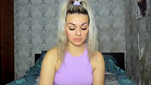 NicoletMoore online show from 01.17.25