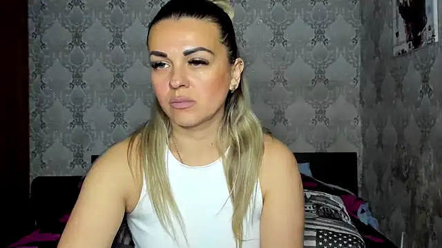 NicoletMoore online show from 04.09.26