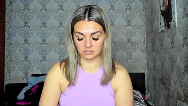 NicoletMoore online show from 04.15.26