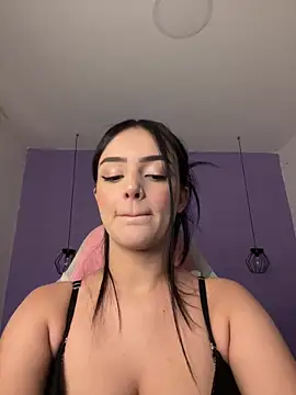 Snapshot of anniehart chatting on 10.17.25 anniehart online show from 10.17.25