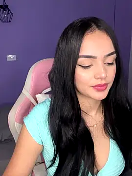 Snapshot of anniehart chatting on 11.04.25 anniehart online show from 11.04.25