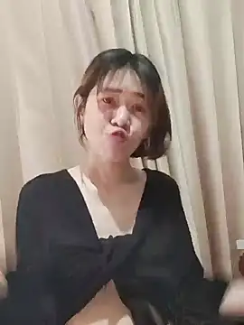 Snapshot of Little_suzy5 chatting on 12.12.24 Little suzy5 online show from 12.12.24