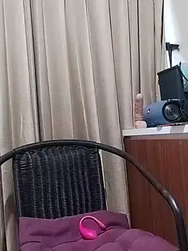 Snapshot of Little_suzy5 chatting on 12.14.24 Little suzy5 online show from 12.14.24