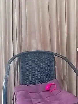 Snapshot of Little_suzy5 chatting on 12.21.24 Little suzy5 online show from 12.21.24