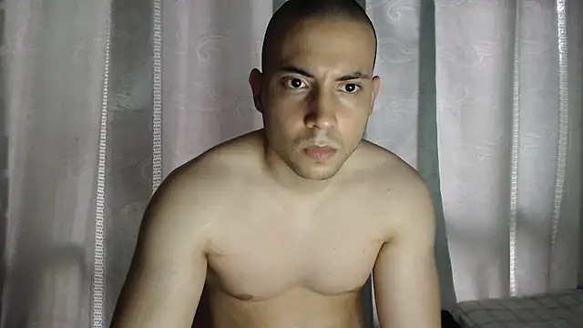 Snapshot of Armando_2002 chatting on 09.29.25 Armando 2002 online show from 09.29.25