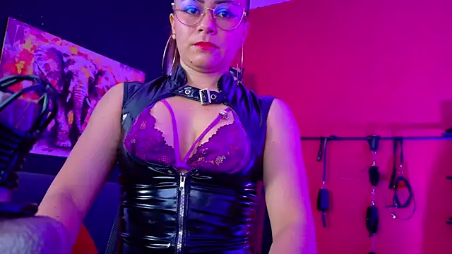 Snapshot of MistressSlut1 chatting on 09.27.25 MistressSlut1 online show from 09.27.25