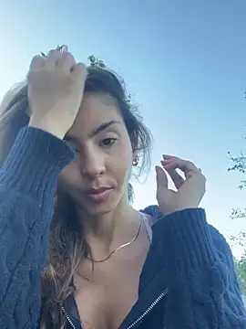 Snapshot of RouseColins chatting on 01.29.25 RouseColins online show from 01.29.25