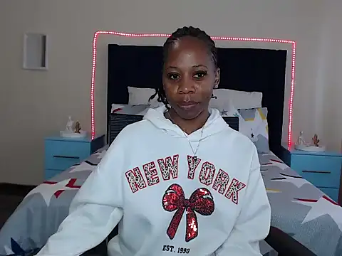 QUEENMANDYY online show from 04.14.26