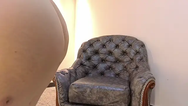 Snapshot of niky_smit chatting on 12.21.25 niky smit online show from 12.21.25