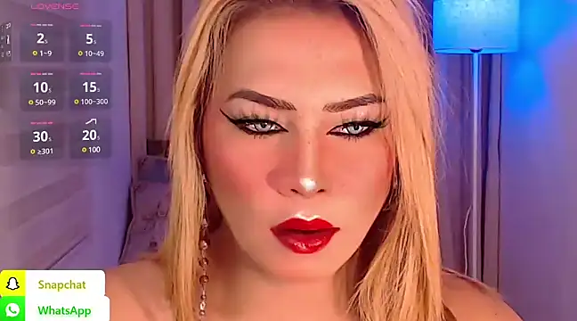 Snapshot of QUEEN_GIAMOORE69 chatting on 01.03.25 QUEEN GIAMOORE69 online show from 01.03.25