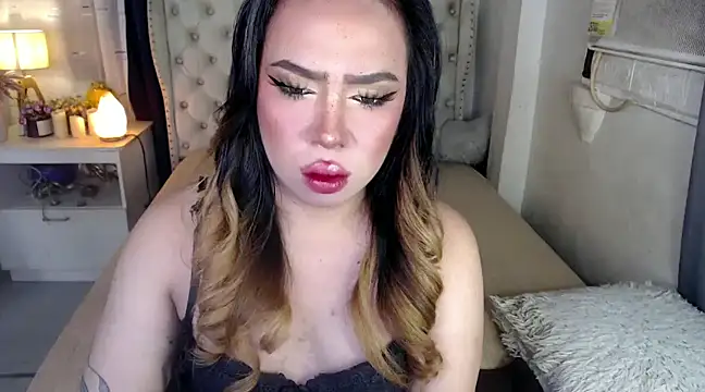 RebecaNextToYou online show from 12.12.24