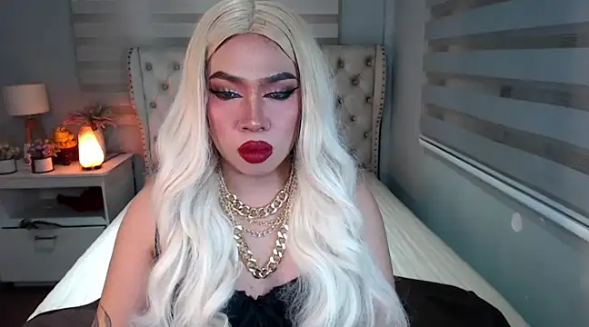 RebecaNextToYou online show from 02.05.25