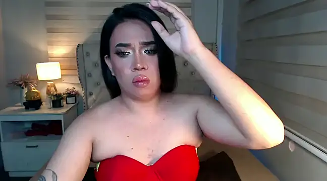 RebecaNextToYou online show from 02.16.25