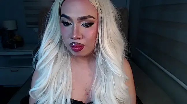 RebecaNextToYou online show from 02.28.25