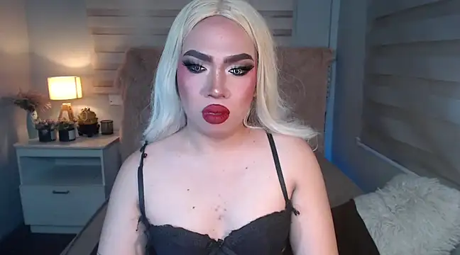 RebecaNextToYou online show from 03.06.25