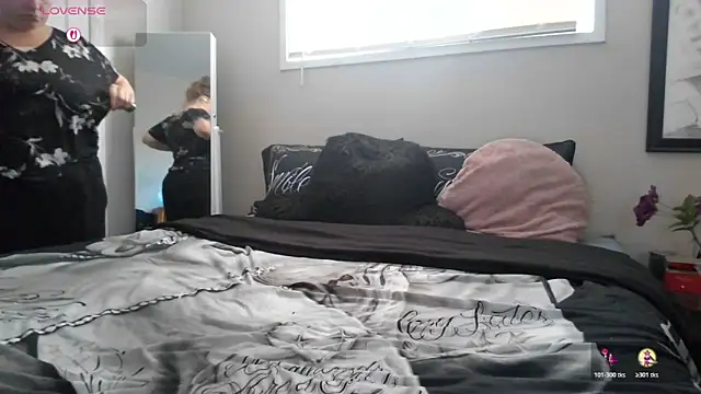 julimonroe online show from 10.19.25