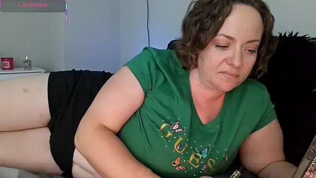 Snapshot of julimonroe chatting on 05.23.26 julimonroe online show from 05.23.26