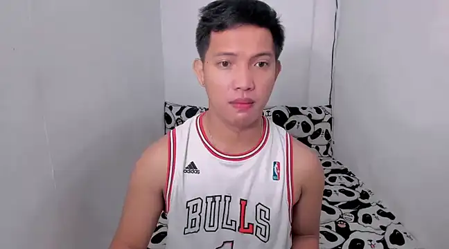 xSebastian19 online show from 01.05.25