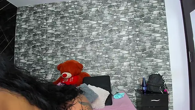 Snapshot of HeidyWillss chatting on 12.16.25 HeidyWillss online show from 12.16.25