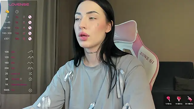 JenniferQueen11 online show from 01.04.25