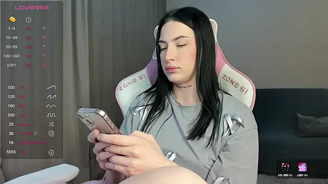 JenniferQueen11 online show from 01.05.25