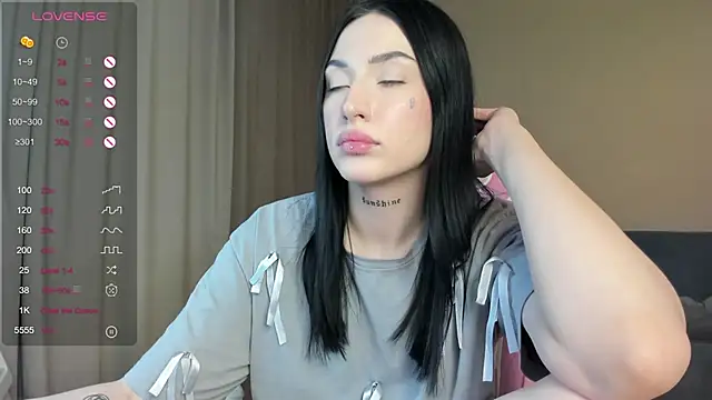 JenniferQueen11 online show from 01.14.25