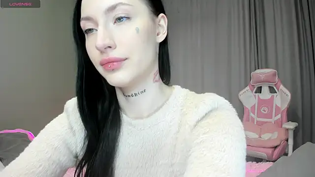 JenniferQueen11 online show from 10.05.25