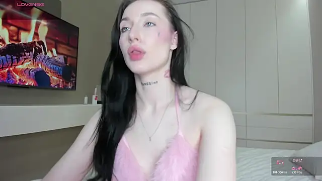 JenniferQueen11 online show from 04.23.26