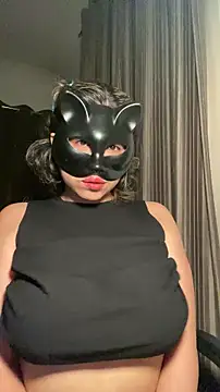 Snapshot of nenalayla chatting on 11.25.25 nenalayla online show from 11.25.25