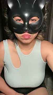 Snapshot of nenalayla chatting on 12.16.25 nenalayla online show from 12.16.25