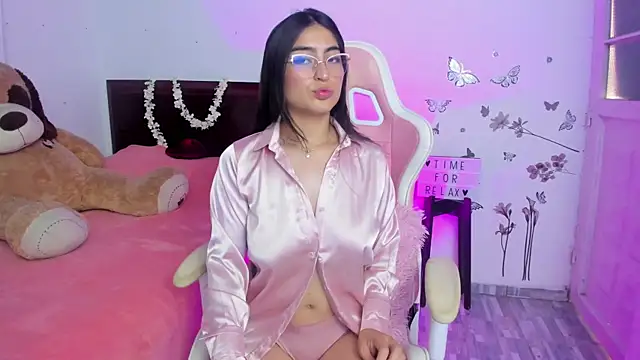 Snapshot of Blue_Petite chatting on 02.07.25 Blue Petite online show from 02.07.25