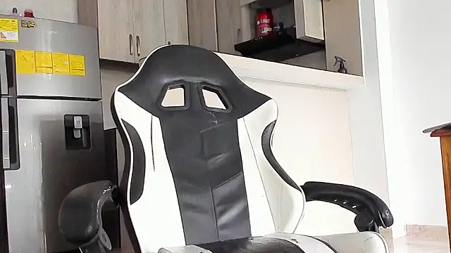 Snapshot of YeremiBrowm chatting on 02.24.26 YeremiBrowm online show from 02.24.26