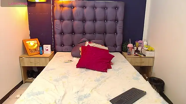 Snapshot of Keilyn_Hot_ chatting on 02.24.25 Keilyn Hot online show from 02.24.25