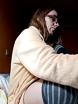 Dettybitch40 online show from 10.29.25