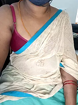 Snapshot of Tamil-hotwife chatting on 03.08.25 Tamil-hotwife online show from 03.08.25