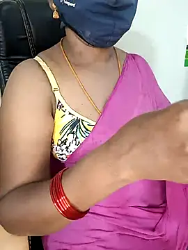 Snapshot of Tamil-hotwife chatting on 03.12.25 Tamil-hotwife online show from 03.12.25