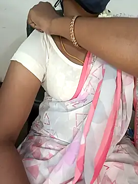 Snapshot of Tamil-hotwife chatting on 09.08.25 Tamil-hotwife online show from 09.08.25