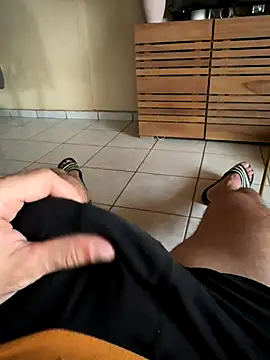 Snapshot of dk2995 chatting on 10.17.25 dk2995 online show from 10.17.25