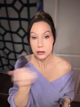 Fiona Kent  online show from 12.08.24