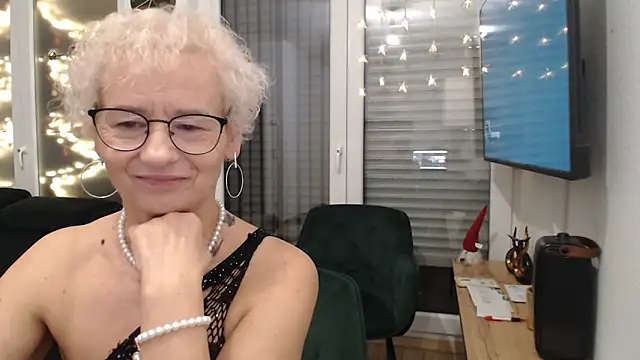 Hot Ann52 online show from 12.16.24