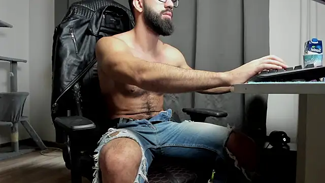 Snapshot of liamaesthetic chatting on 02.04.25 liamaesthetic online show from 02.04.25