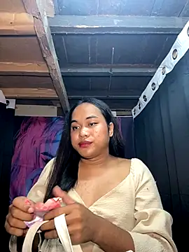 Snapshot of bettina_love chatting on 11.13.25 bettina love online show from 11.13.25