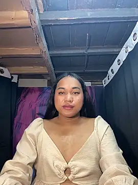 Snapshot of bettina_love chatting on 11.14.25 bettina love online show from 11.14.25