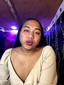 Snapshot of bettina_love chatting on 11.18.25 bettina love online show from 11.18.25