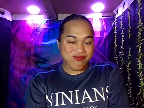 Snapshot of bettina_love chatting on 11.20.25 bettina love online show from 11.20.25