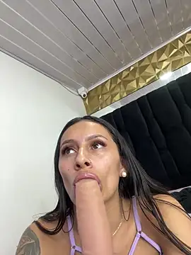 Snapshot of karlyn_angels chatting on 12.17.24 karlyn angels online show from 12.17.24