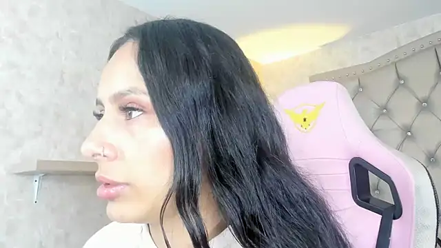Snapshot of karlyn_angels chatting on 02.12.25 karlyn angels online show from 02.12.25