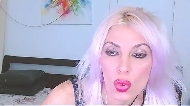 HoneyLara online show from 02.05.25