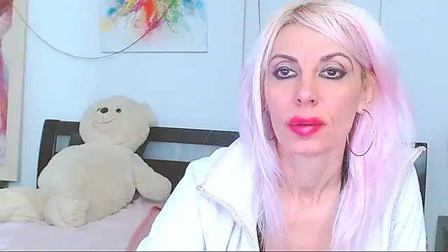 HoneyLara online show from 12.03.25