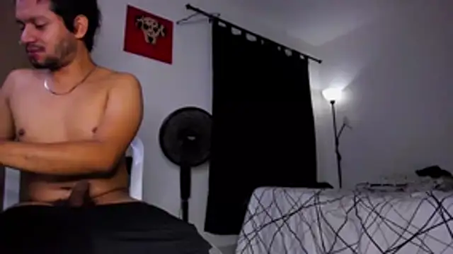 Snapshot of Cloudy_pigDude chatting on 04.06.26 Cloudy pigDude online show from 04.06.26